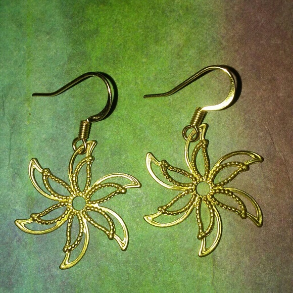 Pinwheel Flower Filigree Lace Handmade Earrings Vintage Repro Raw Brass Charms - Picture 1 of 3